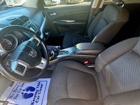 Used 2017 Dodge Journey SE w/ Flexible Seating Group image 11