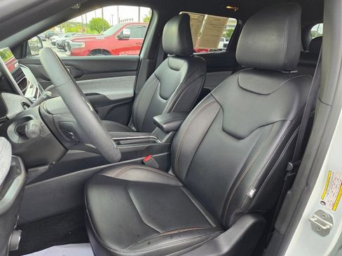 Used 2024 Jeep Compass Latitude AWD/4WD image 14