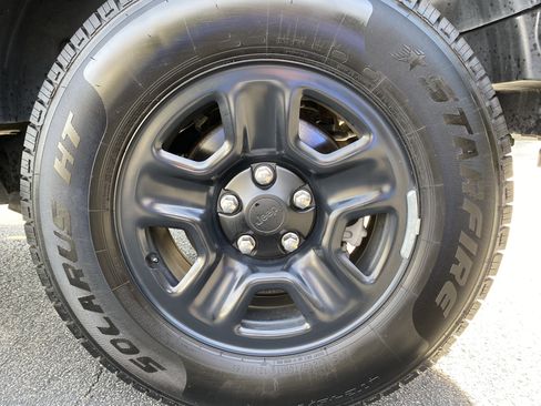 Used 2019 Jeep Wrangler Unlimited Sport image 41