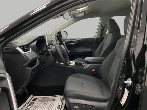 Used 2025 Toyota RAV4 XLE AWD/4WD image 27