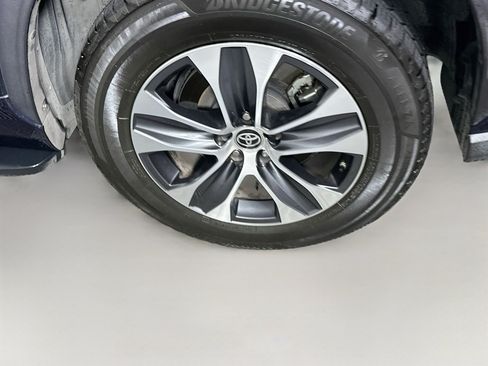 Used 2020 Toyota Highlander XLE FWD image 11