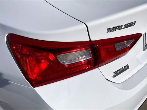 Used 2020 Chevrolet Malibu LS image 25