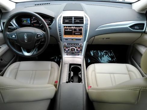 Used 2019 Lincoln MKZ Premiere FWD image 2