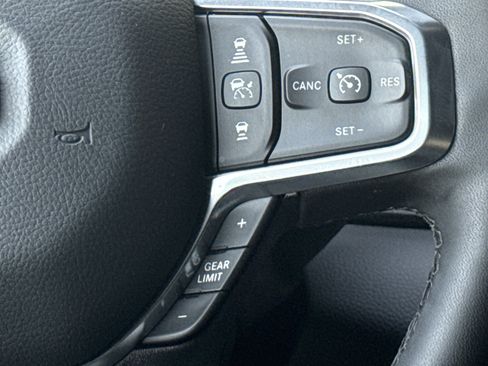 Used 2025 RAM 2500 Laramie AWD/4WD image 19