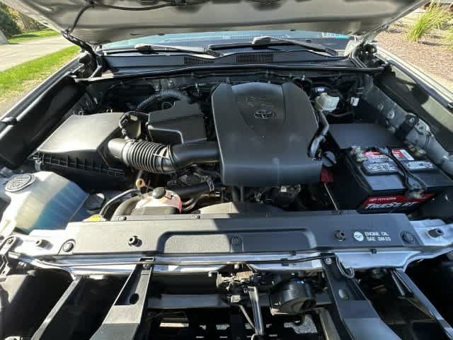 Used 2017 Toyota Tacoma TRD Sport w/ Premium & Technology Package AWD/4WD image 27