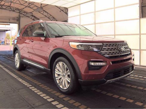 Used 2023 Ford Explorer Limited w/ Limited Technology Package RWD image 3