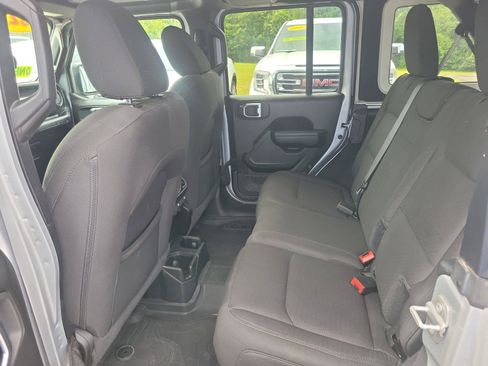 Used 2022 Jeep Wrangler Unlimited Sport AWD/4WD image 12