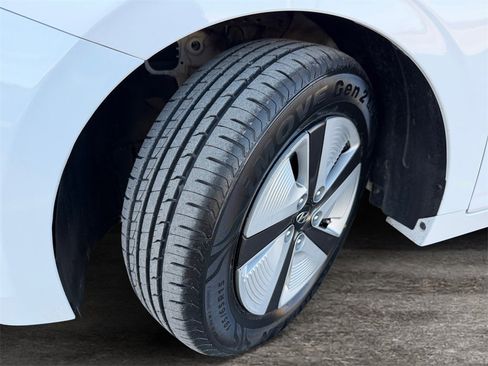 Used 2018 Hyundai Ioniq Blue image 10