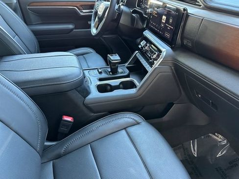 Used 2023 GMC Sierra 1500 Denali w/ Technology Package AWD/4WD image 19