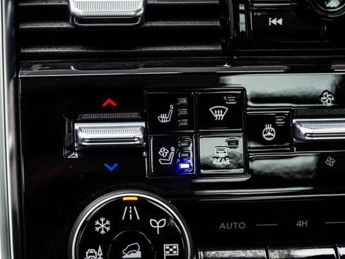 Used 2025 Nissan Armada Platinum image 24