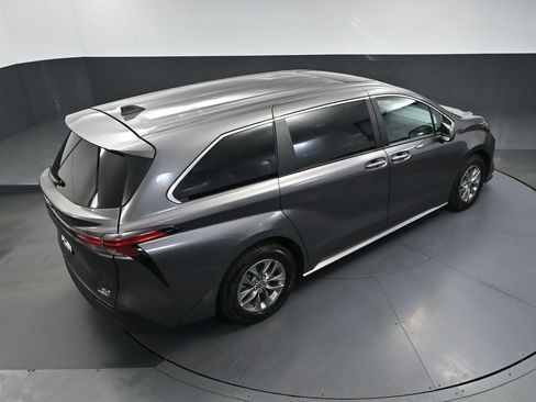 Used 2022 Toyota Sienna XLE AWD/4WD image 44