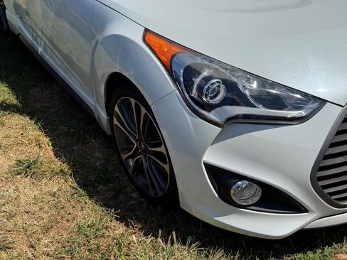 Used 2016 Hyundai Veloster Turbo w/ Option Group 04 FWD image 11
