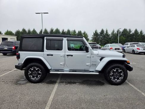 Used 2024 Jeep Wrangler Unlimited Sahara w/ Technology Group AWD/4WD image 18