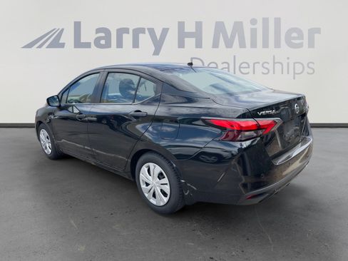 Certified 2020 Nissan Versa S FWD image 3