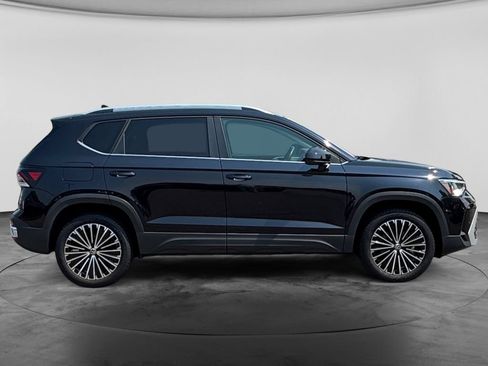 Used 2025 Volkswagen Taos SE FWD image 10