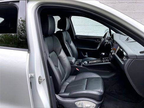 Certified 2023 Porsche Macan S AWD/4WD image 12