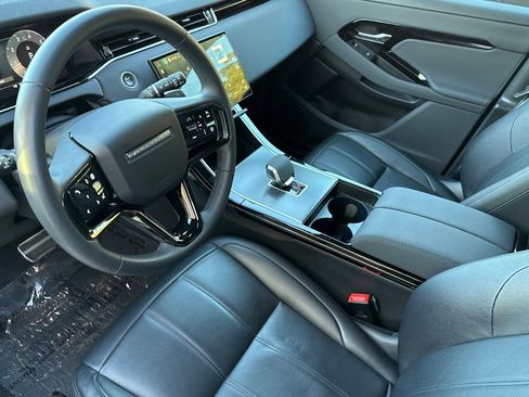 Used 2024 Land Rover Range Rover Evoque Dynamic SE image 4