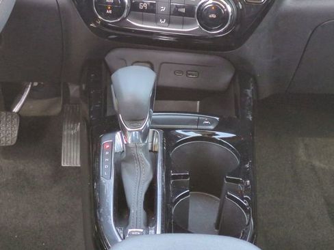 Certified 2025 Chevrolet Trax LT FWD image 19