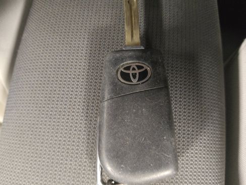 Used 2022 Toyota Corolla LE FWD image 32