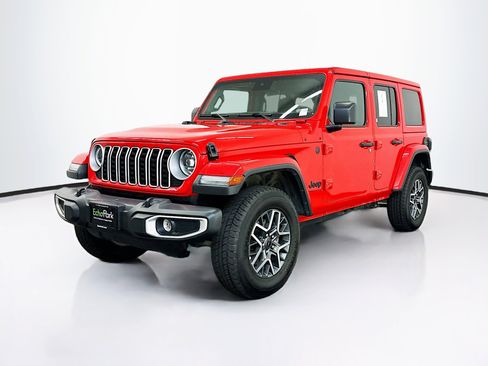 Used 2025 Jeep Wrangler Sahara image 3