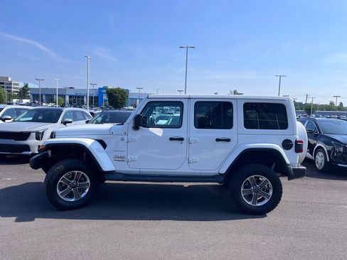 Used 2019 Jeep Wrangler Unlimited Sahara AWD/4WD image 6
