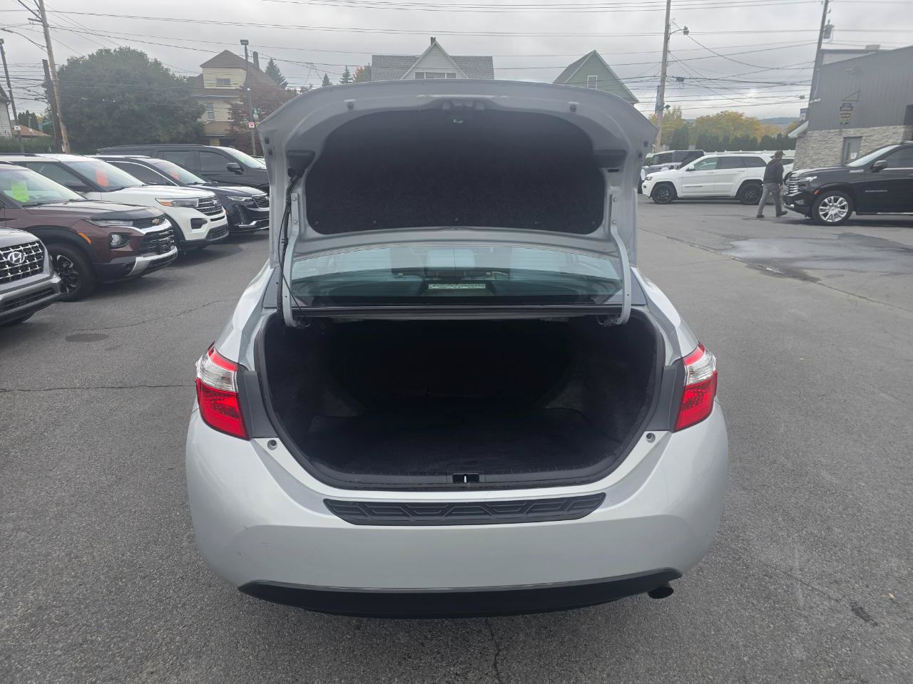 Used 2014 Toyota Corolla LE FWD image 18
