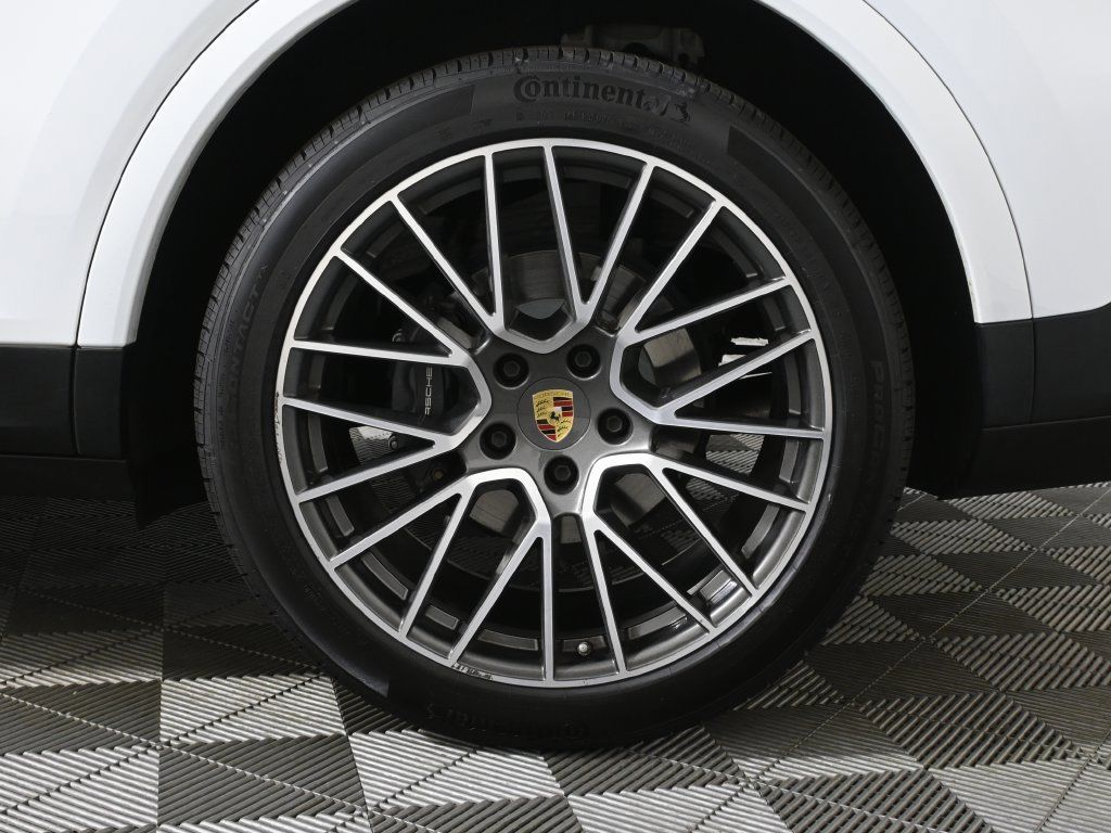 Used 2023 Porsche Cayenne AWD/4WD image 12