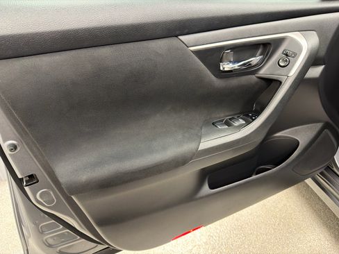 Used 2015 Nissan Altima 2.5 SV w/ Convenience Package image 14