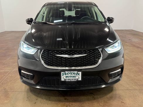 Used 2024 Chrysler Pacifica Touring-L FWD image 40