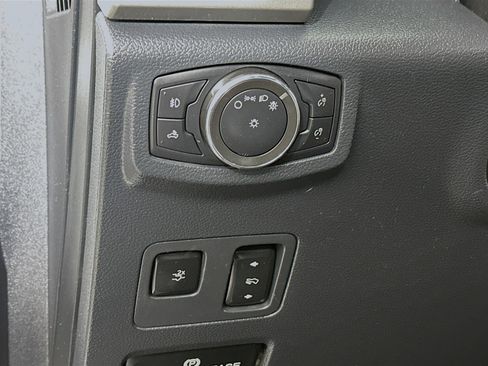 Used 2022 Ford F250 Lariat w/ Black Appearance Package image 10