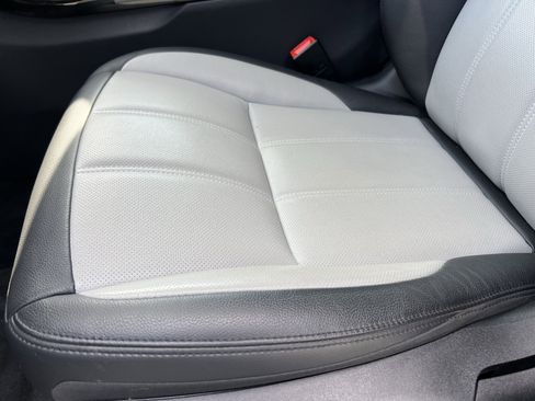 Certified 2025 Land Rover Range Rover Evoque Dynamic SE image 16