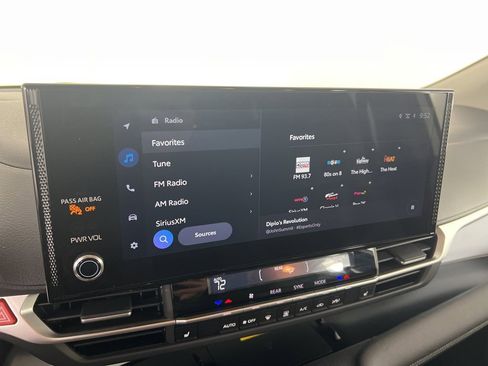 Used 2025 Toyota Sienna XLE image 8