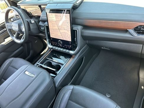 Used 2025 GMC Yukon XL Denali w/ Sun & Power Step Package AWD/4WD image 30