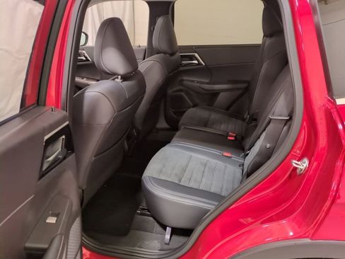 New 2025 Mitsubishi Outlander SE image 14