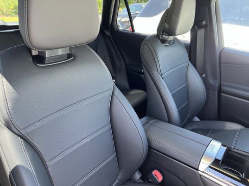 Used 2025 Mercedes-Benz GLC 350e 4MATIC image 35