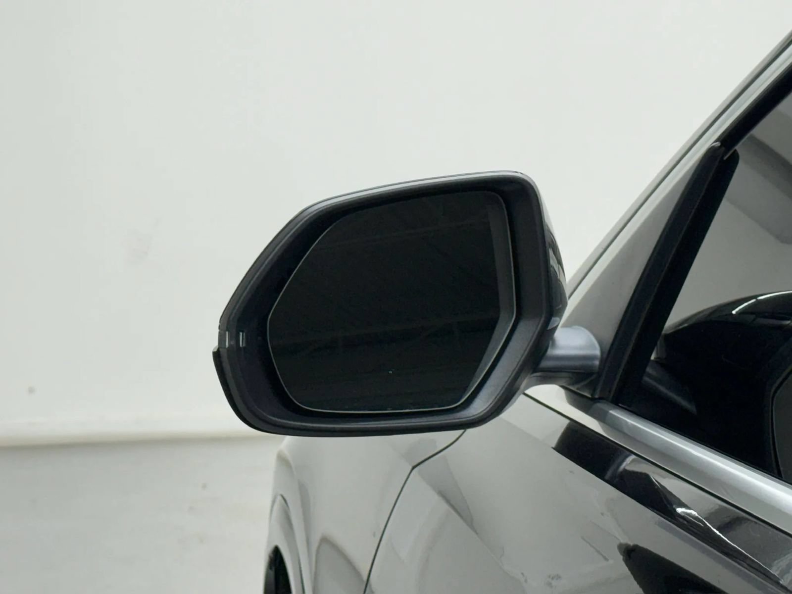 Used 2019 Audi Q8 Premium Plus w/ Premium Plus AWD/4WD image 37