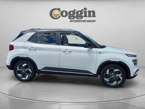 Certified 2026 Hyundai Venue SEL FWD image 6