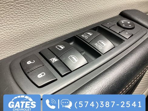 Used 2020 Chrysler Pacifica Touring-L image 30
