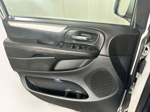 Used 2019 Dodge Grand Caravan GT image 15