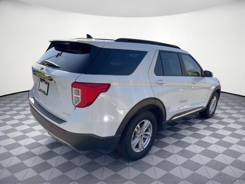Used 2021 Ford Explorer XLT w/ Equipment Group 202A AWD/4WD image 9