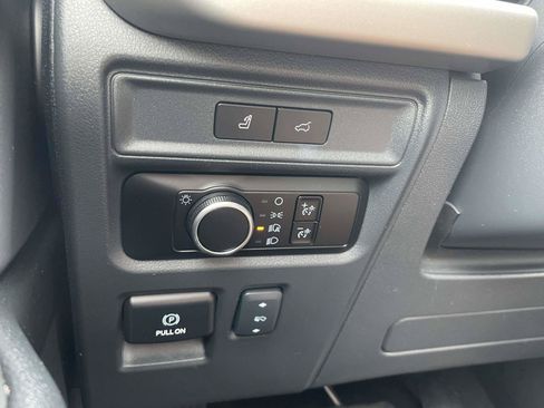 Used 2024 Ford Expedition XLT RWD image 24