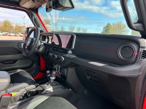 Used 2024 Jeep Wrangler Unlimited Rubicon AWD/4WD image 30
