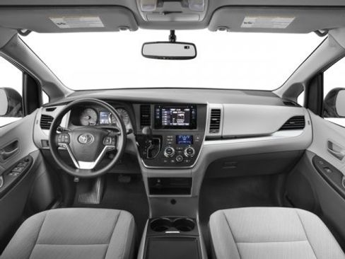 Used 2017 Toyota Sienna LE image 11