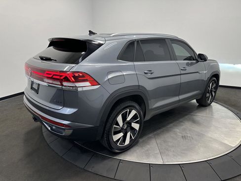 Used 2024 Volkswagen Atlas Cross Sport SE image 6