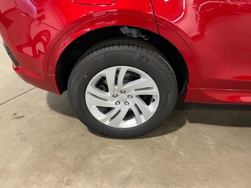 Used 2025 Land Rover Discovery Sport S image 40