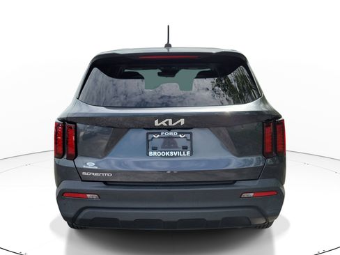 Used 2023 Kia Sorento LX FWD image 5
