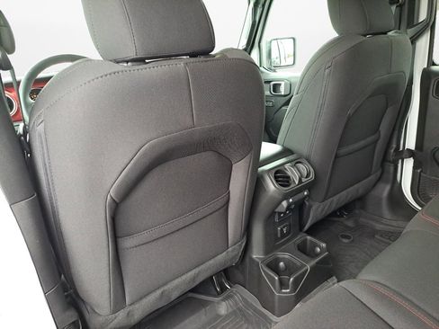 Used 2023 Jeep Gladiator Rubicon image 16