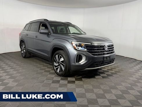 Used 2025 Volkswagen Atlas SE FWD image 1