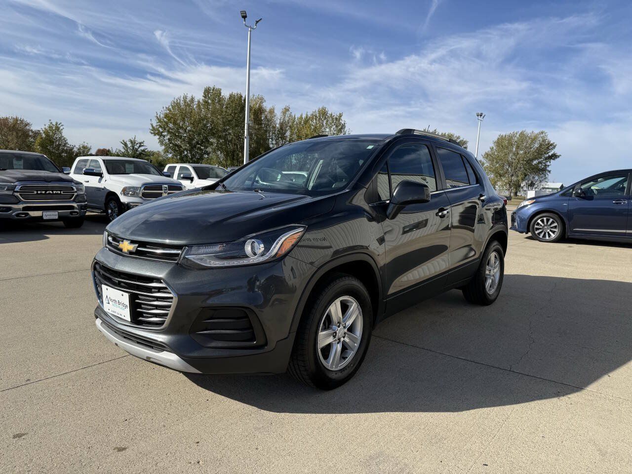 Used 2017 Chevrolet Trax LT w/ Driver Confidence Package AWD/4WD image 2