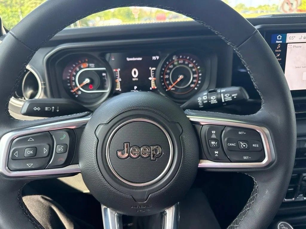 Used 2026 Jeep Wrangler Unlimited Sahara AWD/4WD image 22